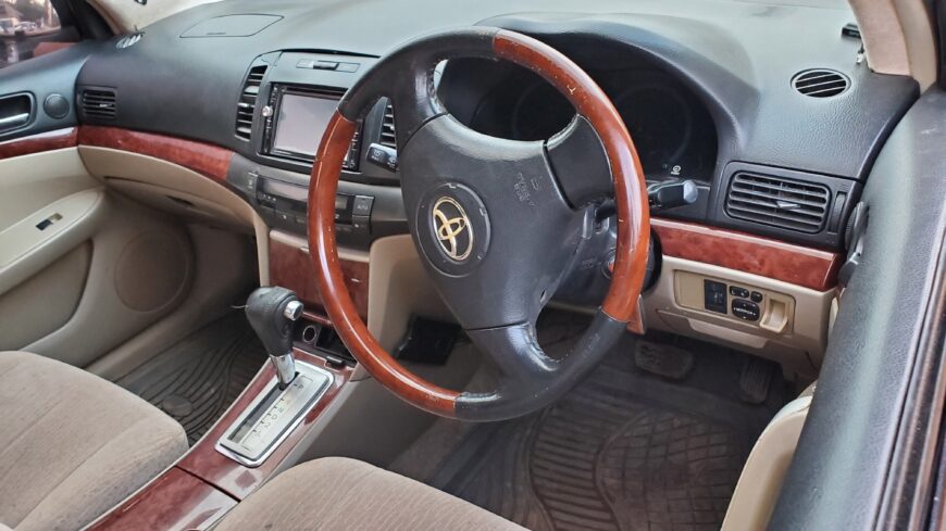 Toyota premio 2004