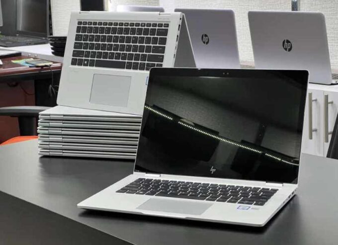 Hp elite book 1030G2.
