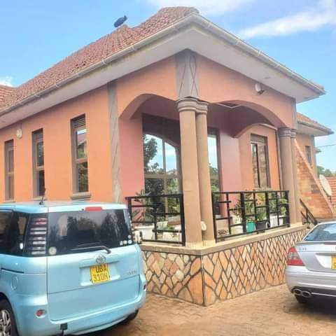 #1Bedroomed houses for #Rent in #Kulambilo at #600k ugx monthly.