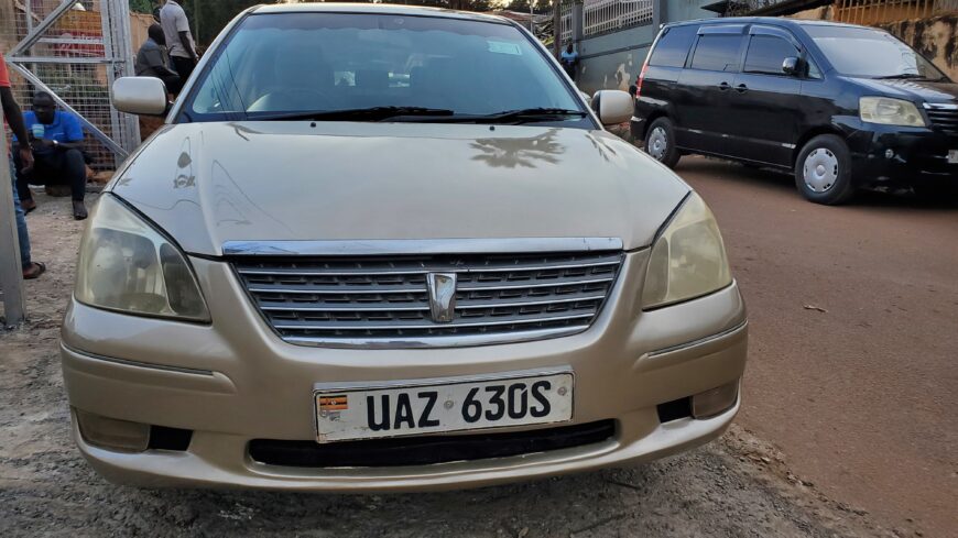 Toyota premio 2004
