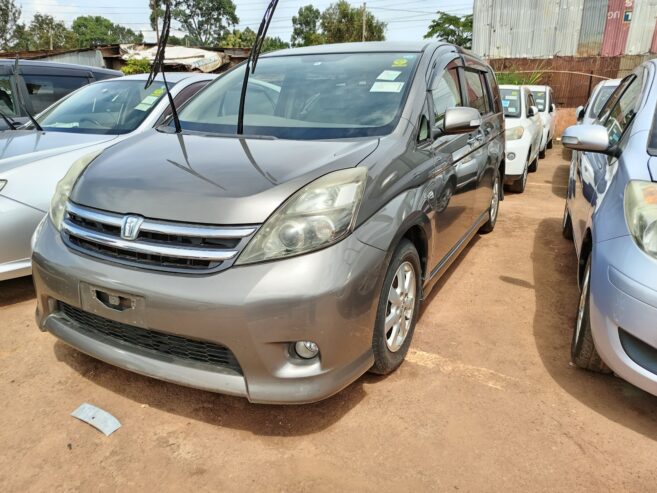 TOYOTA ISIS…ON SALE NOW…. MODEL 2008…. I WANT MONEY NOW…