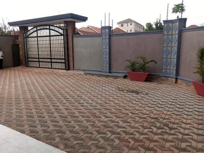 #4Bedroomed house for #Sale in #Kyanja at #650Millions ugx but Slightly Negotiable .