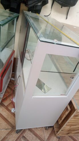 Board to glass counter size 3ft
