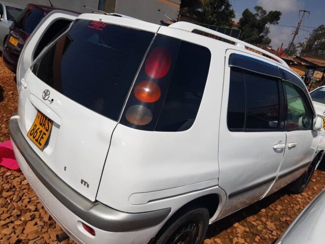 Toyota raum uas white