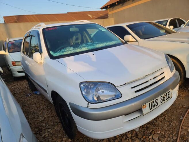 Toyota raum uas white