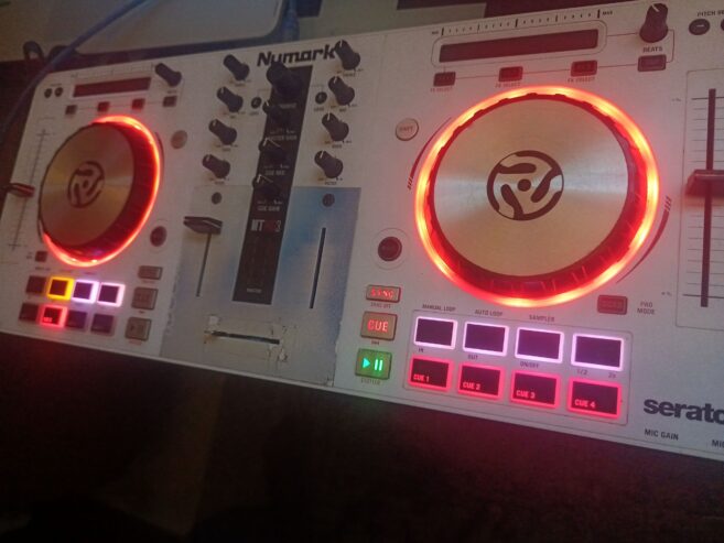 Numark pro3 with fault sliders