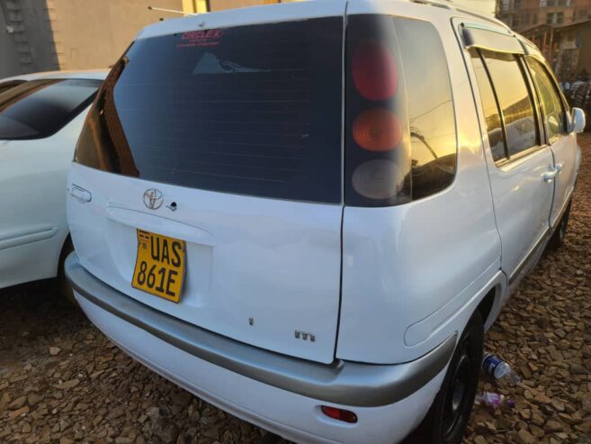 Toyota raum uas white