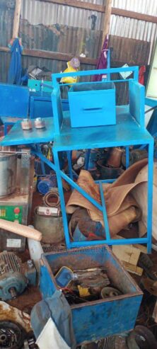 Manual soap table cutter